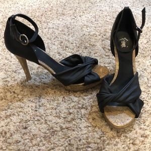 Black with cork pumps
